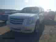 2013 Cadillac Escalade Premium z VIN 1GYS4CEF8DR154107, wystawiony jako IAAI lot #42699477 z przebiegiem 164 295 mil mil oraz . Historia ofert i sprzedaży dostępna na DreamBid. Obrazek 2.