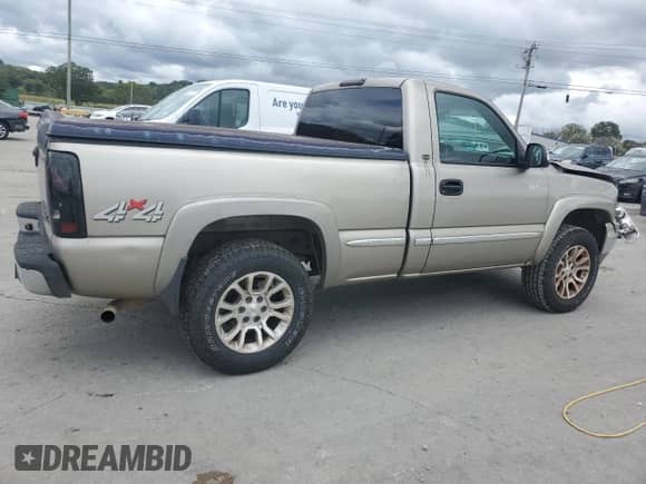 2000 GMC Sierra 1500 SLE z VIN 1GTEK14V3YZ132902, wystawiony jako Copart lot #83982915 z przebiegiem 187 430 mil mil oraz Czysty tytuł • Clean title. Historia ofert i sprzedaży dostępna na DreamBid. Obrazek 3.