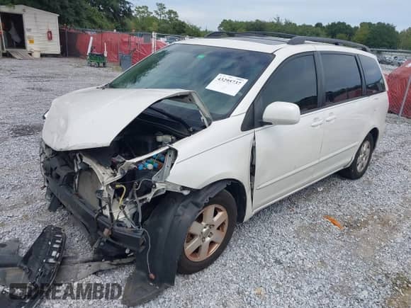 2010 Toyota Sienna XLE с VIN 5TDYK4CC3AS330112, выставлен на аукционе IAAI как лот 43295737 с пробегом 229 430 миль миль и . История ставок и продаж доступна на DreamBid. Изображение 18.