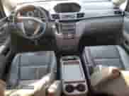 2013 Honda Odyssey Touring z VIN 5FNRL5H93DB050994, wystawiony jako Copart lot #89448415 z przebiegiem 138 294 mil mil oraz Czysty tytuł • Clean title. Historia ofert i sprzedaży dostępna na DreamBid. Obrazek 8.