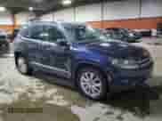 2017 Volkswagen Tiguan с VIN WVGMV7AX8HK001772, выставлен на аукционе Copart как лот 81980854 с пробегом 55 286 миль миль и Списание • Salvage title. История ставок и продаж доступна на DreamBid. Изображение 4.