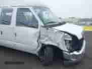 2012 Ford Econoline Cargo Commercial z VIN 1FTNS2EWXCDA42892, wystawiony jako IAAI lot #42219642 z przebiegiem 199 728 mil mil oraz . Historia ofert i sprzedaży dostępna na DreamBid. Obrazek 17.