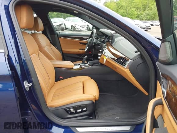 2019 BMW 5 Series 530i xDrive with VIN WBAJA7C57KWW20522, listed as a IAAI auction lot 42351987 with 61,474 mi miles and . Bid and sale history available at DreamBid. Image 5.