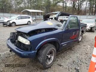 2003 Chevrolet S-10 LS z VIN 1GCCS19H538129606, wystawiony jako Copart lot #83271624 z przebiegiem 88 823 mil mil oraz Nie do naprawy • Non repairable. Historia ofert i sprzedaży dostępna na DreamBid. Obrazek 1.