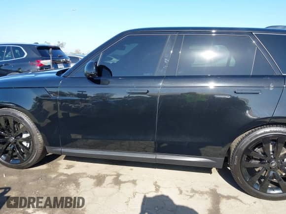 2025 Land Rover Range Rover Sport SE с VIN SAL1P9EU4SA439112, выставлен на аукционе IAAI как лот 42499278 с пробегом 5 596 миль миль и . История ставок и продаж доступна на DreamBid. Изображение 14.