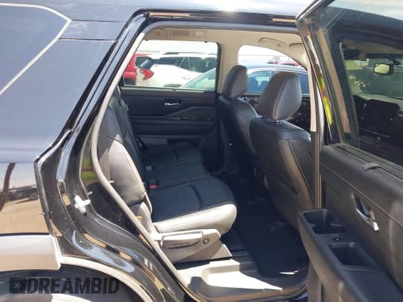 2022 Nissan Pathfinder SL z VIN 5N1DR3CA0NC272109, wystawiony jako IAAI lot #42722399 z przebiegiem 46 859 mil mil oraz . Historia ofert i sprzedaży dostępna na DreamBid. Obrazek 8.