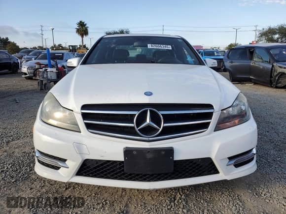 2014 Mercedes-Benz C 250 Sport z VIN WDDGF4HB2EA932024, wystawiony jako Copart lot #82666345 z przebiegiem 158 620 mil mil oraz Czysty tytuł • Clean title. Historia ofert i sprzedaży dostępna na DreamBid. Obrazek 5.