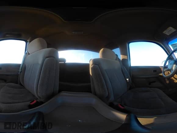 1999 Chevrolet Silverado 2500 LS z VIN 1GCGK29U8XZ172602, wystawiony jako IAAI lot #41745691 z przebiegiem 214 885 mil mil oraz . Historia ofert i sprzedaży dostępna na DreamBid. Obrazek 18.