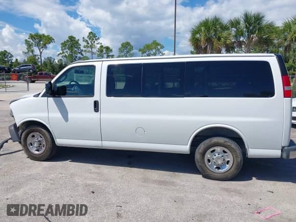 2018 Chevrolet Express Passenger LT с VIN 1GAZGMFP2J1320262, выставлен на аукционе IAAI как лот 43212956 с пробегом 65 015 миль миль и . История ставок и продаж доступна на DreamBid. Изображение 14.