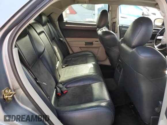 2006 Chrysler 300 C SRT-8 с VIN 2C3LA73W76H508574, выставлен на аукционе Copart как лот 69081025 с пробегом 196 734 миль миль и Чистый • Clean title. История ставок и продаж доступна на DreamBid. Изображение 10.