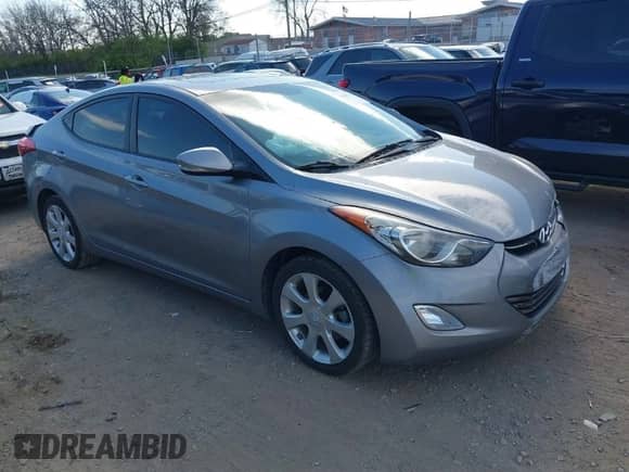 2013 Hyundai Elantra GLS z VIN KMHDH4AE8DU740224, wystawiony jako IAAI lot #41898754 z przebiegiem 61 431 mil mil oraz . Historia ofert i sprzedaży dostępna na DreamBid. Obrazek 1.