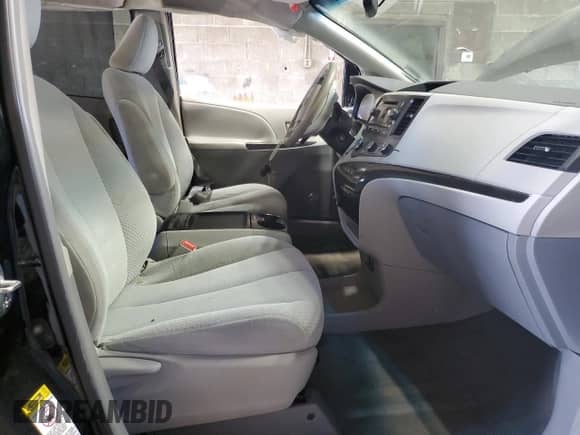 2011 Toyota Sienna LE с VIN 5TDKK3DC7BS010324, выставлен на аукционе Copart как лот 80947105 с пробегом 190 567 миль миль и Списание • Salvage title. История ставок и продаж доступна на DreamBid. Изображение 7.