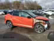 2025 Hyundai Kona Limited с VIN KM8HECA39SU193304, выставлен на аукционе Copart как лот 81146144 с пробегом 4 411 миль миль и Списание • Salvage title. История ставок и продаж доступна на DreamBid. Изображение 4.