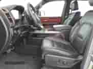 2020 Ram 1500 Rebel z VIN 1C6SRFLT7LN137992, wystawiony jako Copart lot #86550465 z przebiegiem 45 615 mil mil oraz Czysty tytuł • Clean title. Historia ofert i sprzedaży dostępna na DreamBid. Obrazek 7.