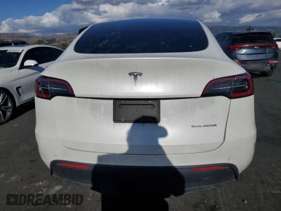 2020 Tesla Model Y Long Range z VIN 5YJYGDEE8LF035241, wystawiony jako Copart lot #85201715 z przebiegiem 60 134 mil mil oraz Szkoda całkowita • Salvage title. Historia ofert i sprzedaży dostępna na DreamBid. Obrazek 6.