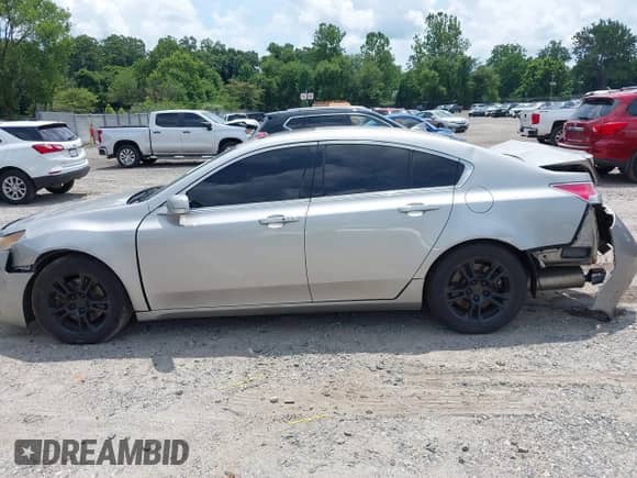 2011 Acura TL Technology с VIN 19UUA8F58BA008961, выставлен на аукционе IAAI как лот 42705953 с пробегом 202 210 миль миль и . История ставок и продаж доступна на DreamBid. Изображение 14.