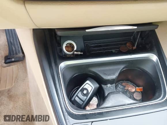 2015 BMW 3 Series 328i z VIN WBA3A5C54FF606600, wystawiony jako IAAI lot #43193224 z przebiegiem 136 632 mil mil oraz . Historia ofert i sprzedaży dostępna na DreamBid. Obrazek 11.