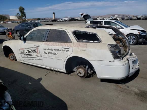 2005 Dodge Magnum SE with VIN 2D4FV48V75H151670, listed as a Copart auction lot 73364834 with Not provided miles and Salvage title. Bid and sale history available at DreamBid. Image 2.