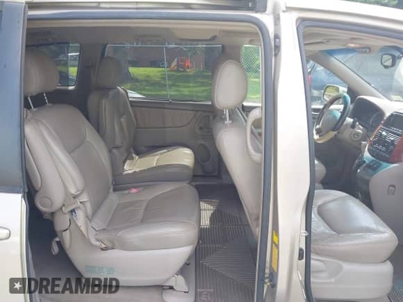 2004 Toyota Sienna XLE z VIN 5TDBA22C84S017737, wystawiony jako IAAI lot #42777025 z przebiegiem 174 665 mil mil oraz . Historia ofert i sprzedaży dostępna na DreamBid. Obrazek 8.