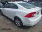 2015 Volvo S60 T5 Premier с VIN YV1612TB8F1317893, выставлен на аукционе IAAI как лот 42310908 с пробегом 150 924 миль миль и . История ставок и продаж доступна на DreamBid. Изображение 3.