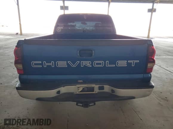 2004 Chevrolet Silverado 1500 z VIN 1GCEC19X94Z300608, wystawiony jako Copart lot #55703595 z przebiegiem 298 417 mil mil oraz Czysty tytuł • Clean title. Historia ofert i sprzedaży dostępna na DreamBid. Obrazek 6.