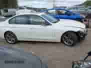 2015 BMW 3 Series 328i xDrive z VIN WBA3B3G52FNT18723, wystawiony jako IAAI lot #43313266 z przebiegiem 97 068 mil mil oraz . Historia ofert i sprzedaży dostępna na DreamBid. Obrazek 14.