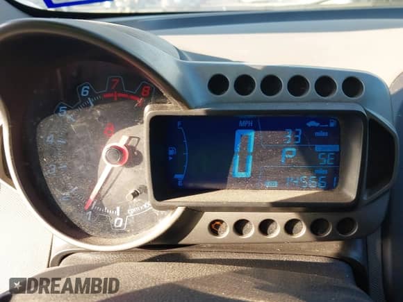 2013 Chevrolet Sonic LS z VIN 1G1JA5SH0D4210770, wystawiony jako IAAI lot #43362167 z przebiegiem 145 661 mil mil oraz . Historia ofert i sprzedaży dostępna na DreamBid. Obrazek 7.