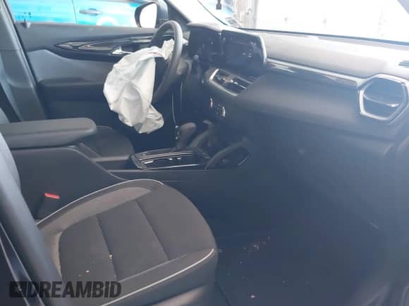 2024 Chevrolet TrailBlazer LS with VIN KL79MMS22RB065870, listed as a IAAI auction lot 42565952 with 17,659 mi miles and . Bid and sale history available at DreamBid. Image 5.