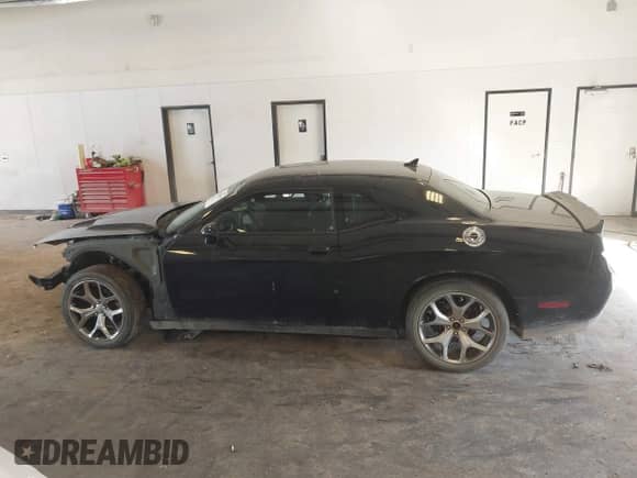 2015 Dodge Challenger SXT Plus z VIN 2C3CDZBG4FH705425, wystawiony jako IAAI lot #43362659 z przebiegiem Nie podano mil oraz . Historia ofert i sprzedaży dostępna na DreamBid. Obrazek 14.
