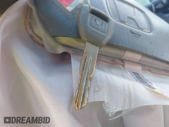 2000 Honda Accord EX z VIN 1HGCG6673YA137621, wystawiony jako IAAI lot #42851745 z przebiegiem 292 418 mil mil oraz . Historia ofert i sprzedaży dostępna na DreamBid. Obrazek 11.