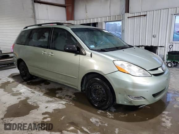 2010 Toyota Sienna CE z VIN 5TDKK4CC4AS315740, wystawiony jako Copart lot #82469755 z przebiegiem 256 689 mil mil oraz Czysty tytuł • Clean title. Historia ofert i sprzedaży dostępna na DreamBid. Obrazek 4.
