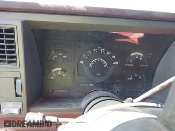 1990 Chevrolet Silverado 2500 z VIN 2GCFK29K3L1245629, wystawiony jako IAAI lot #42838592 z przebiegiem 86 700 mil mil oraz . Historia ofert i sprzedaży dostępna na DreamBid. Obrazek 7.