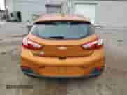 2017 Chevrolet Cruze LT z VIN 3G1BE6SM6HS583460, wystawiony jako Copart lot #83762095 z przebiegiem 80 373 mil mil oraz Czysty tytuł • Clean title. Historia ofert i sprzedaży dostępna na DreamBid. Obrazek 6.