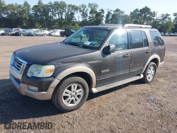 2006 Ford Explorer Eddie Bauer z VIN 1FMEU64E46UB67980, wystawiony jako IAAI lot #43189858 z przebiegiem Nie podano mil oraz . Historia ofert i sprzedaży dostępna na DreamBid. Obrazek 2.