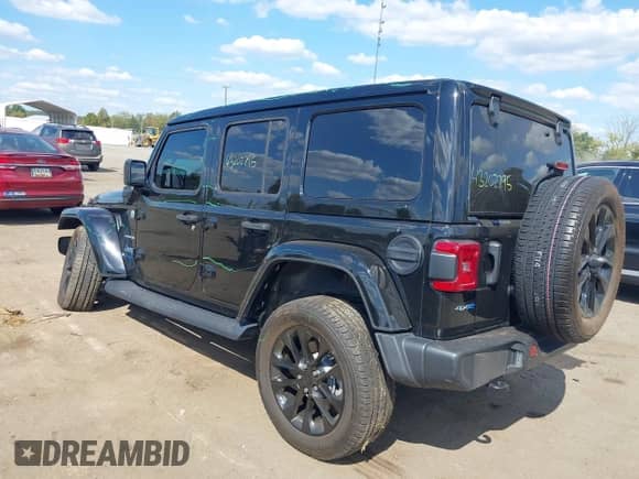 2021 Jeep Wrangler Unlimited Sahara z VIN 1C4JJXP60MW642404, wystawiony jako IAAI lot #43202795 z przebiegiem 38 263 mil mil oraz . Historia ofert i sprzedaży dostępna na DreamBid. Obrazek 3.