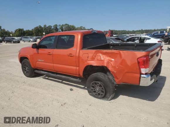 2017 Toyota Tacoma SR5 z VIN 5TFAZ5CN5HX025638, wystawiony jako Copart lot #89843615 z przebiegiem 82 079 mil mil oraz Szkoda całkowita • Salvage title. Historia ofert i sprzedaży dostępna na DreamBid. Obrazek 2.