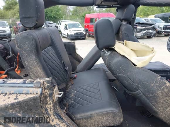 2008 Jeep Wrangler Unlimited Sahara с VIN 1J8GA59148L516756, выставлен на аукционе IAAI как лот 43039933 с пробегом 181 558 миль миль и . История ставок и продаж доступна на DreamBid. Изображение 8.