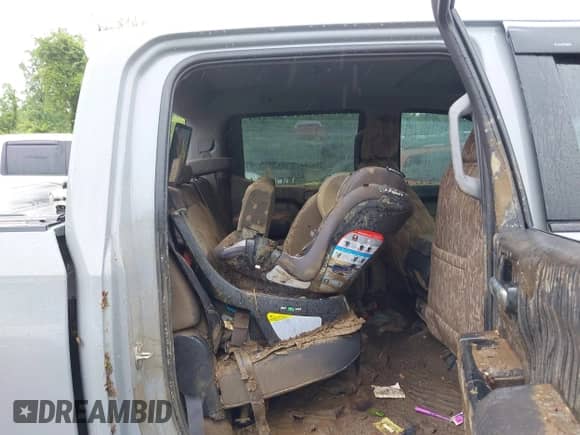 2024 Chevrolet Silverado 1500 Custom Trail Boss z VIN 3GCPDCEK2RG197468, wystawiony jako IAAI lot #42285969 z przebiegiem Nie podano mil oraz . Historia ofert i sprzedaży dostępna na DreamBid. Obrazek 8.