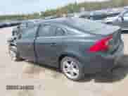 2015 Volvo S60 T5 Premier с VIN YV1612TB5F1310965, выставлен на аукционе IAAI как лот 42069463 с пробегом 107 178 миль миль и . История ставок и продаж доступна на DreamBid. Изображение 3.