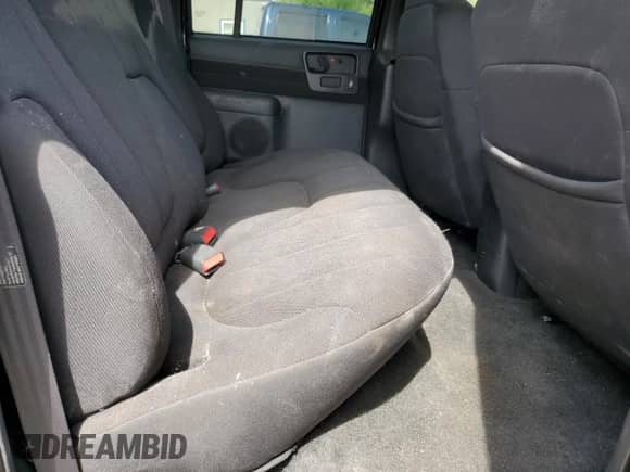 2004 Chevrolet S-10 LS z VIN 1GCDT13X84K146700, wystawiony jako Copart lot #57157835 z przebiegiem 164 393 mil mil oraz Szkoda całkowita • Salvage title. Historia ofert i sprzedaży dostępna na DreamBid. Obrazek 10.