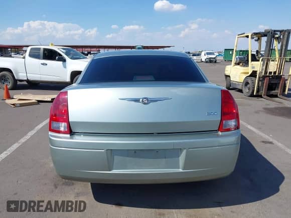 2005 Chrysler 300 300 z VIN 2C3JA43R95H140865, wystawiony jako IAAI lot #43090050 z przebiegiem 88 466 mil mil oraz . Historia ofert i sprzedaży dostępna na DreamBid. Obrazek 16.