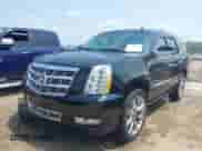 2009 Cadillac Escalade z VIN 1GYFK33219R190445, wystawiony jako IAAI lot #42402328 z przebiegiem 169 974 mil mil oraz . Historia ofert i sprzedaży dostępna na DreamBid. Obrazek 2.