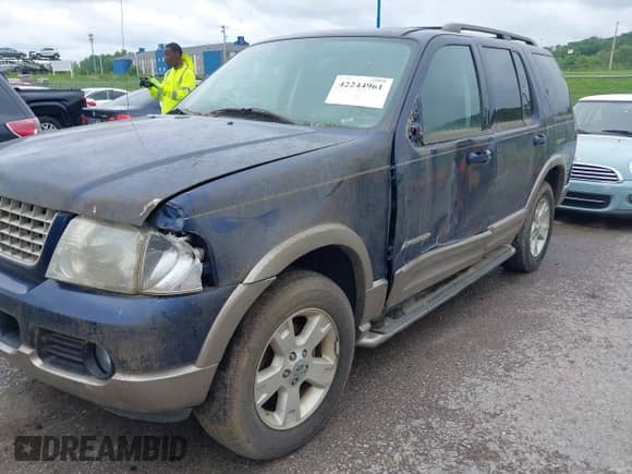 2004 Ford Explorer Eddie Bauer with VIN 1FMZU74W94UB24409, listed as a IAAI auction lot 42244961 with 175,390 mi miles and . Bid and sale history available at DreamBid. Image 6.