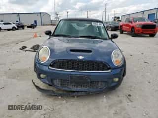 2010 MINI Hardtop S with VIN WMWMF7C51ATZ69061, listed as a Copart auction lot 60837465 with 102,506 mi miles and Salvage title. Bid and sale history available at DreamBid. Image 5.