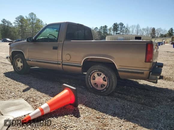 1997 Chevrolet Silverado 1500 with VIN 1GCEC14R4VZ211975, listed as a Copart auction lot 50190115 with 132,978 mi miles and Salvage title. Bid and sale history available at DreamBid. Image 2.