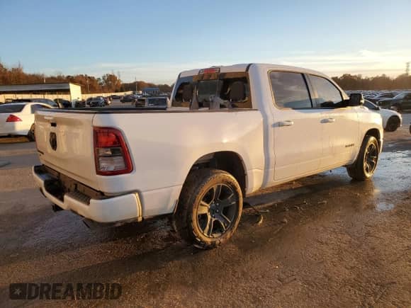 2021 Ram 1500 Big Horn z VIN 1C6RREFT9MN769009, wystawiony jako Copart lot #84448914 z przebiegiem 86 631 mil mil oraz Czysty tytuł • Clean title. Historia ofert i sprzedaży dostępna na DreamBid. Obrazek 3.