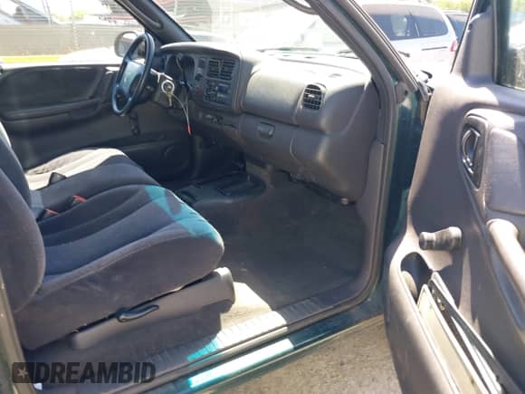 2000 Dodge Dakota z VIN 1B7GL22X0YS524339, wystawiony jako IAAI lot #42290146 z przebiegiem 140 760 mil mil oraz . Historia ofert i sprzedaży dostępna na DreamBid. Obrazek 5.