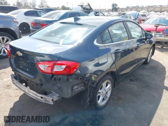 2018 Chevrolet Cruze LT с VIN 1G1BE5SM3J7100277, выставлен на аукционе IAAI как лот 43189742 с пробегом 81 925 миль миль и . История ставок и продаж доступна на DreamBid. Изображение 4.