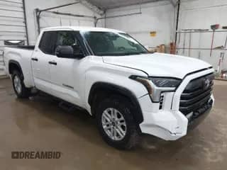 2023 Toyota Tundra SR5 с VIN 5TFLA5DAXPX063554, выставлен на аукционе IAAI как лот 41943423 с пробегом 82 823 миль миль и . История ставок и продаж доступна на DreamBid. Изображение 1.
