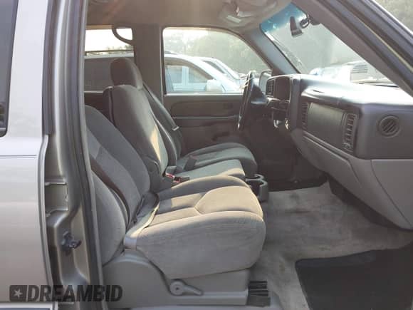 2003 Chevrolet Suburban LT z VIN 3GNEC16Z33G282361, wystawiony jako IAAI lot #42886252 z przebiegiem 220 304 mil mil oraz . Historia ofert i sprzedaży dostępna na DreamBid. Obrazek 5.